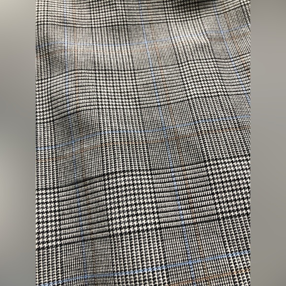 RW&CO grey plaid trouser pants. - Picture 4 of 4